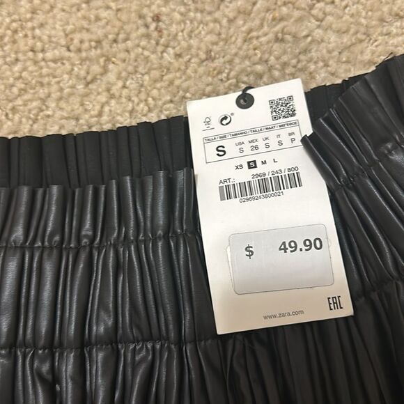NWT Zara FAUX LEATHER PLEATED MINI SKIRT BLACK - Picture 3 of 7